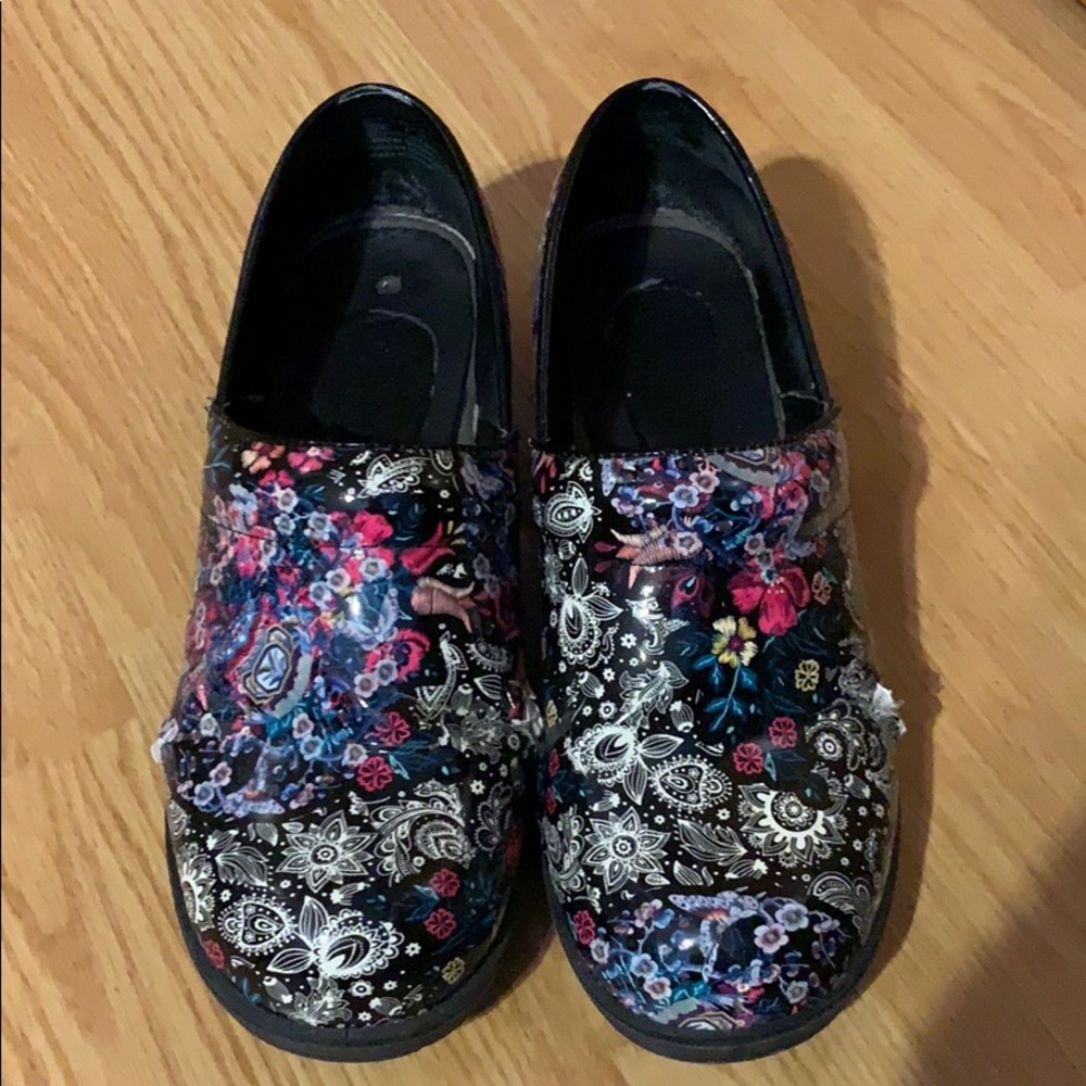 Nursing clogs